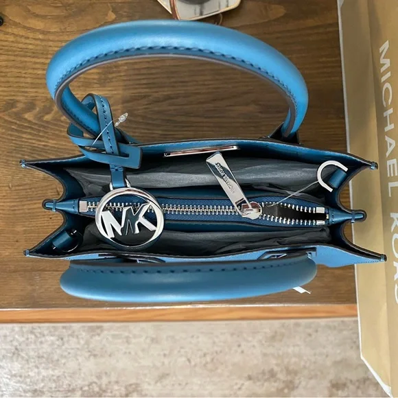 Michael Kors medium messenger bag - Picture 2 of 3